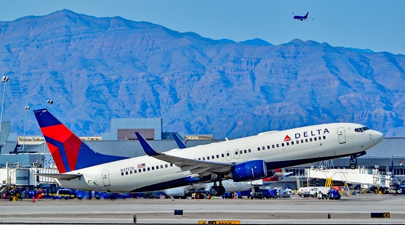 Происшествия: Самолет Delta совершил незапланированную посадку, чтобы пассажиры сходили в туалет