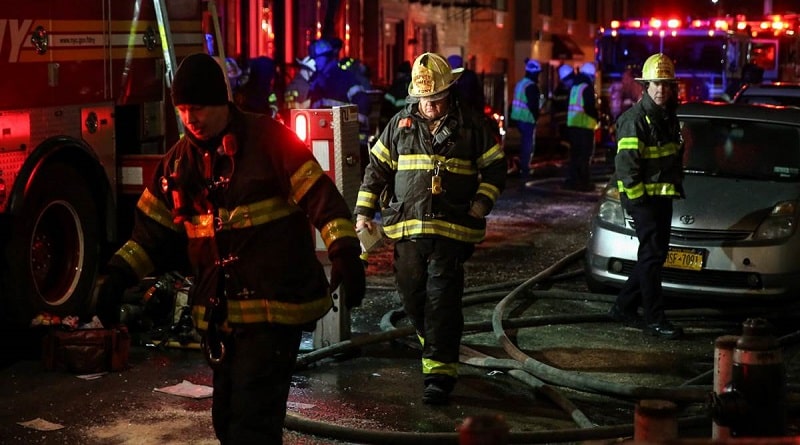 Происшествия: Самый смертоносный пожар за четверть века стал причиной смерти 12 человек в Бронксе