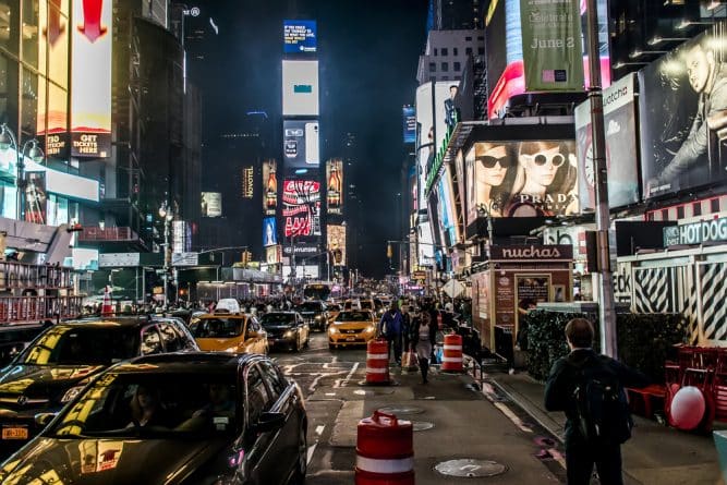 Общество: Нью-Йорк попросили не шуметь по ночам