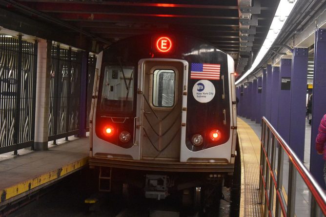 Полезное: В декабре на ремонт закроются линии метро E, M