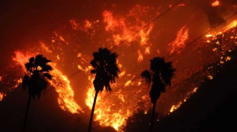 Происшествия: В Калифорнии тысячи эвакуированных: «Пожар всё ещё не взят под контроль»
