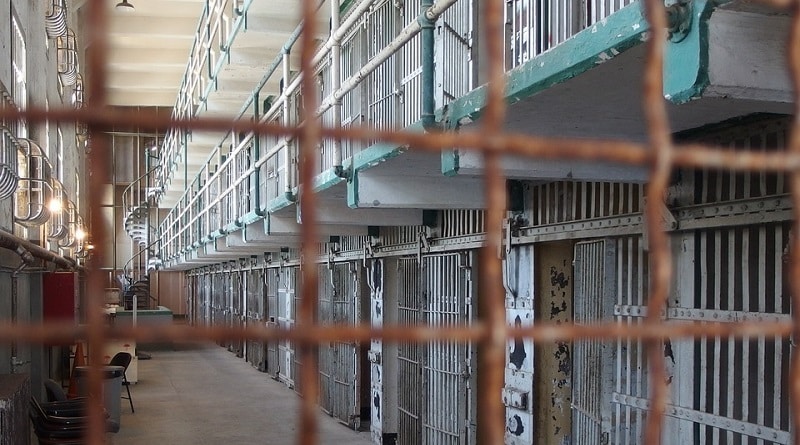 Общество: Впервые за 35 лет в Нью-Йорке содержится менее 9000 заключенных