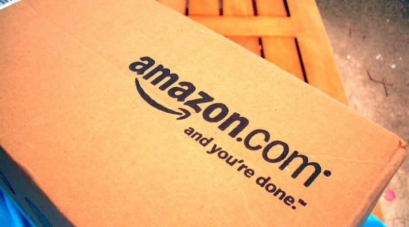 Бизнес: Трамп хочет повысить тарифы за доставку посылок Amazon почтовой службой США