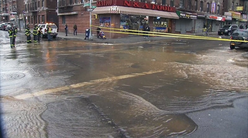 Происшествия: Улицы Бронкса превратились в реки