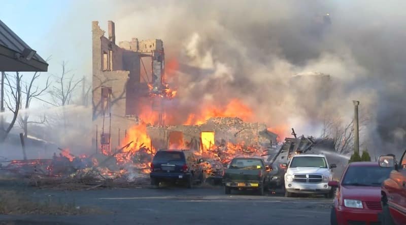 Происшествия: Кузнец-любитель случайно сжег 20 зданий в штате Нью-Йорк