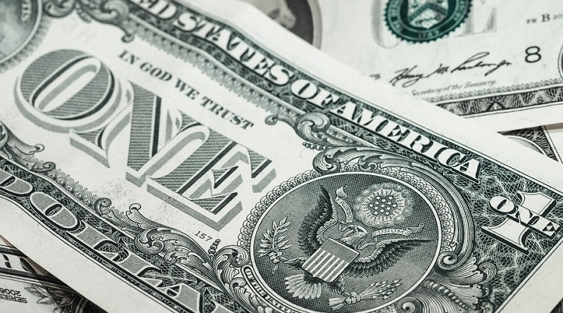 Бизнес: Доллар упал в цене: стоит ли переживать?