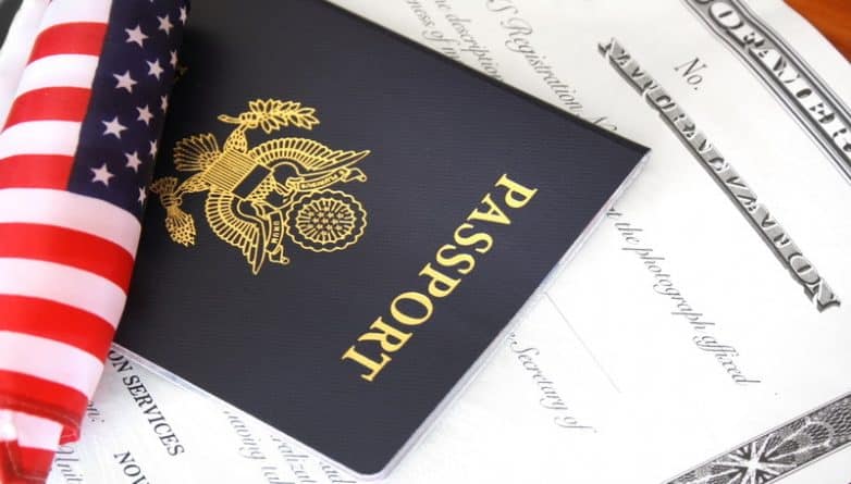Общество: Жители девяти штатов еще три года смогут путешествовать по США без паспортов