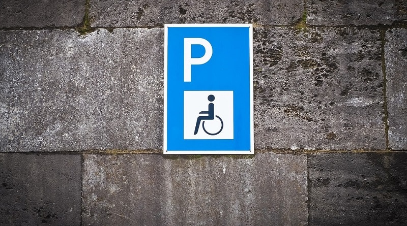 Происшествия: Мэр во Флориде использовала документы умершей женщины для парковки на местах для инвалидов
