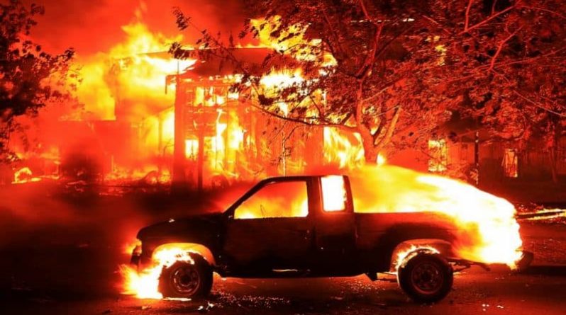 Происшествия: Пожары в Южной Калифорнии усиливаются: более 110 тысяч человек покинули свои дома