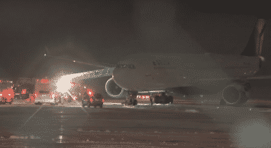 Происшествия: Пассажирский Самолет JetBlue занесло в аэропорту Бостона