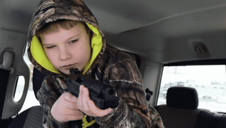 Общество: Девятилетний мальчик с пневматическим пистолетом остановил автоугонщика