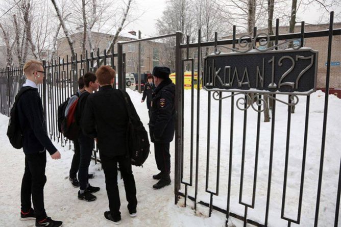 В мире: Поножовщина в пермской школе: российские СМИ сетуют на пагубный пример США