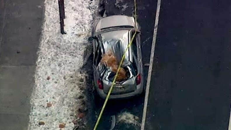 Происшествия: Упавшая с крыши глыба льда разбила автомобиль в Манхэттене