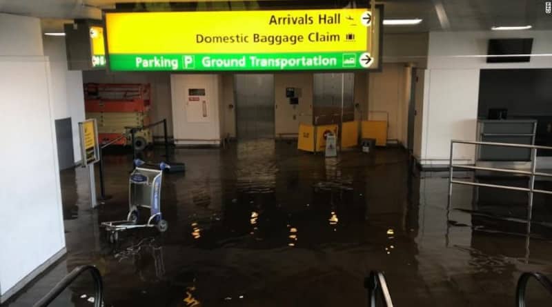 Происшествия: Пассажиры одного из терминалов JFK эвакуированы из-за повреждения водопровода
