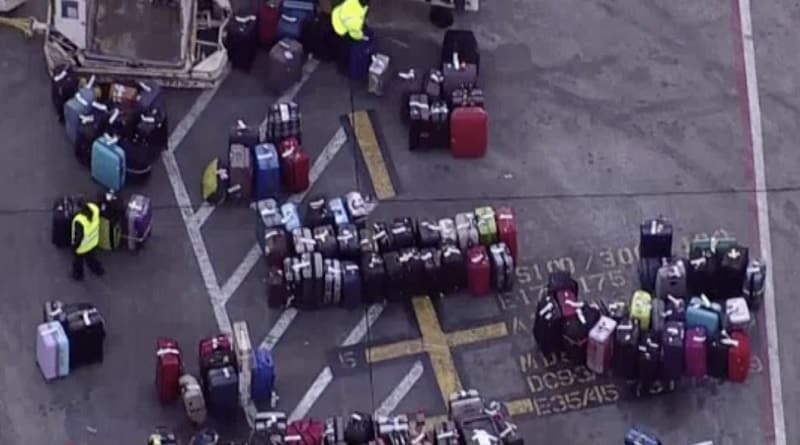 Локальные новости: После снежной бури тысячи пассажиров пятый день не могут получить багаж в JFK