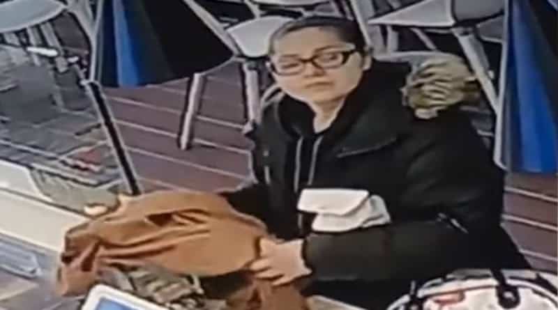 Происшествия: В Нью-Йорке женщина украла чаевые в ресторане, вероятно не в первый раз