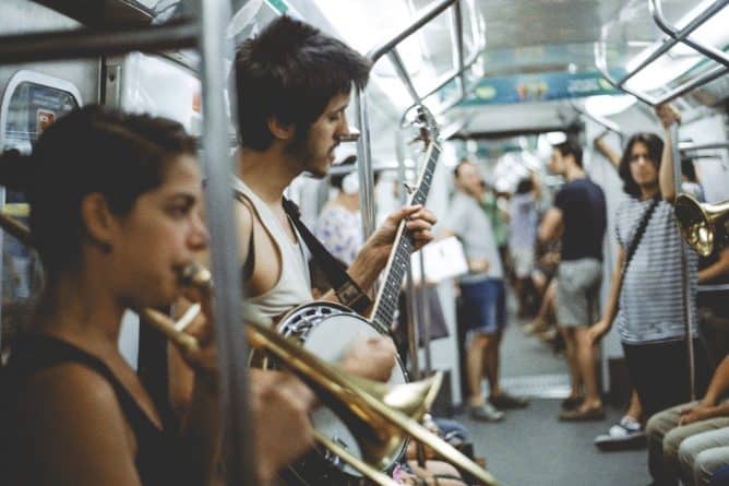 Афиша: Уличные музыканты спустятся в метро для живых концертов