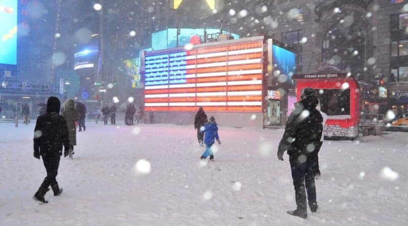 Погода: Куомо объявил чрезвычайное положение в Нью-Йорке в связи со снежной бурей