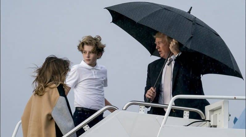 Политика: Президент оставил жену и сына мокнуть под дождем