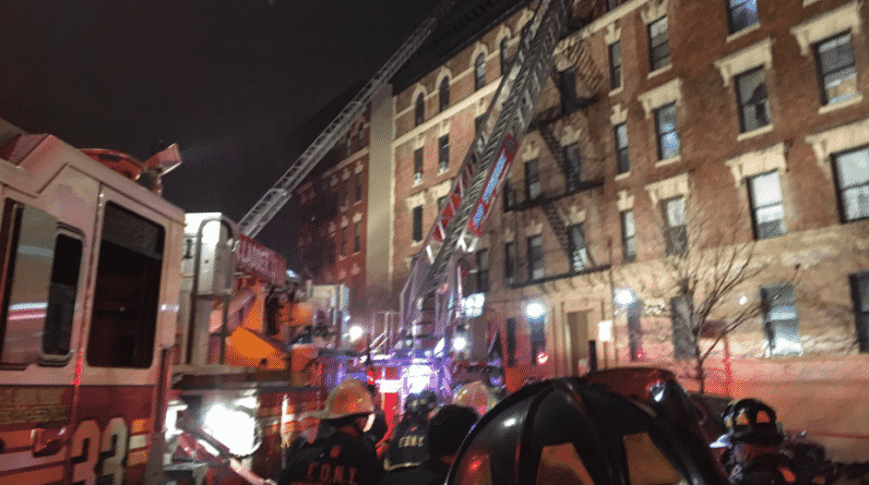 Локальные новости: Начало недели ознаменовалось крупными пожарами в Бруклине и Бронксе