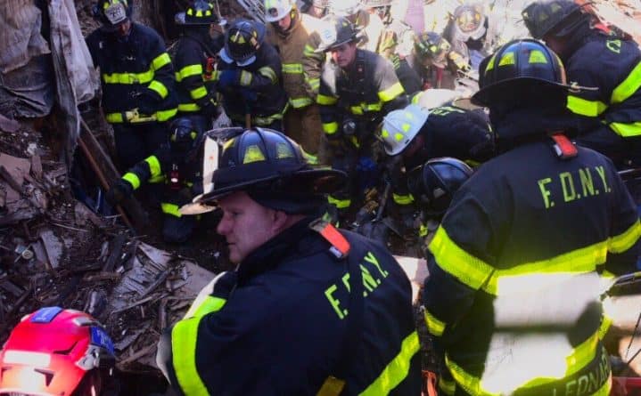 Происшествия: Пожарные спасли рабочего из-под руин 100-летнего здания