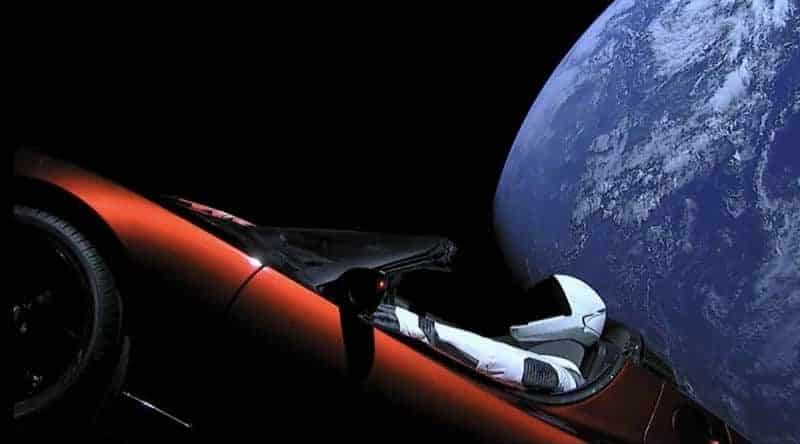 Технологии: SpaceX успешно запустила ракету Falcon Heavy с автомобилем Маска и манекеном