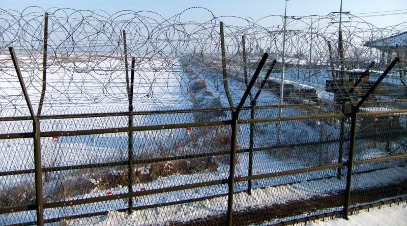 В мире: Литва отгородилась от России забором с колючей проволокой