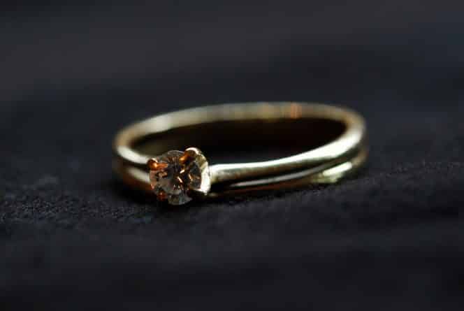 Популярное: Незнакомка вернула паре утерянное обручальное кольцо как раз к годовщине свадьбы