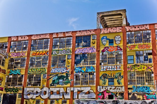 Закон и право: Художники выиграли многомиллионный иск за уничтоженные граффити
