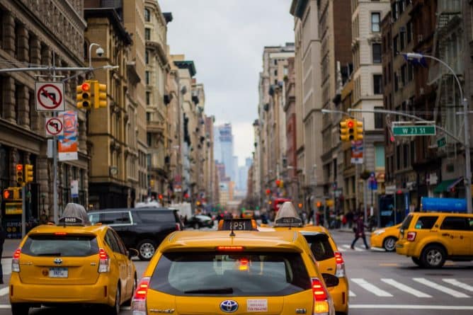 Локальные новости: В Нью-Йорке дорожные камеры будут отслеживать авто, блокирующие перекрестки