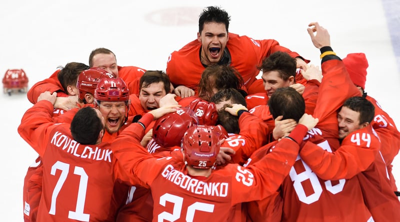 Спорт: Последний день Олимпиады: россияне победили в хоккее, но не смогут пройти под национальным флагом