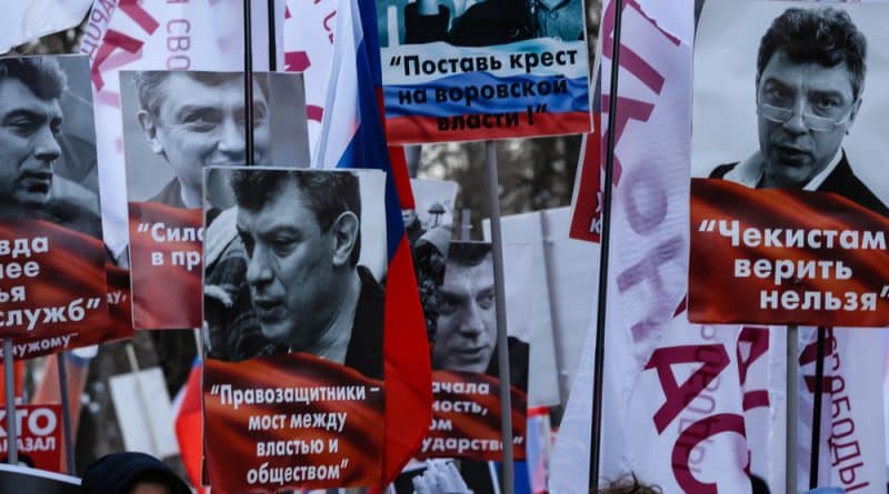 Три года вакуума: в Нью-Йорке прошла акция памяти Бориса Немцова 26022018 Локальные новости: Три года вакуума: в Нью-Йорке прошла акция памяти Бориса Немцова