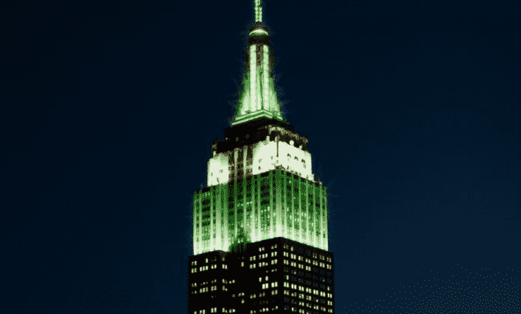 Локальные новости: Жители Нью-Йорка возмущены зеленой подсветкой Empire State Building