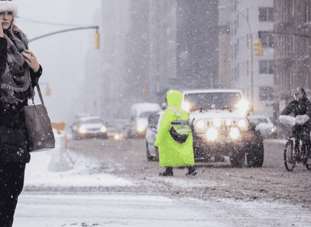 Погода: В связи со штормом в Нью-Йорке и Нью-Джерси отменили школьные занятия и авиварейсы