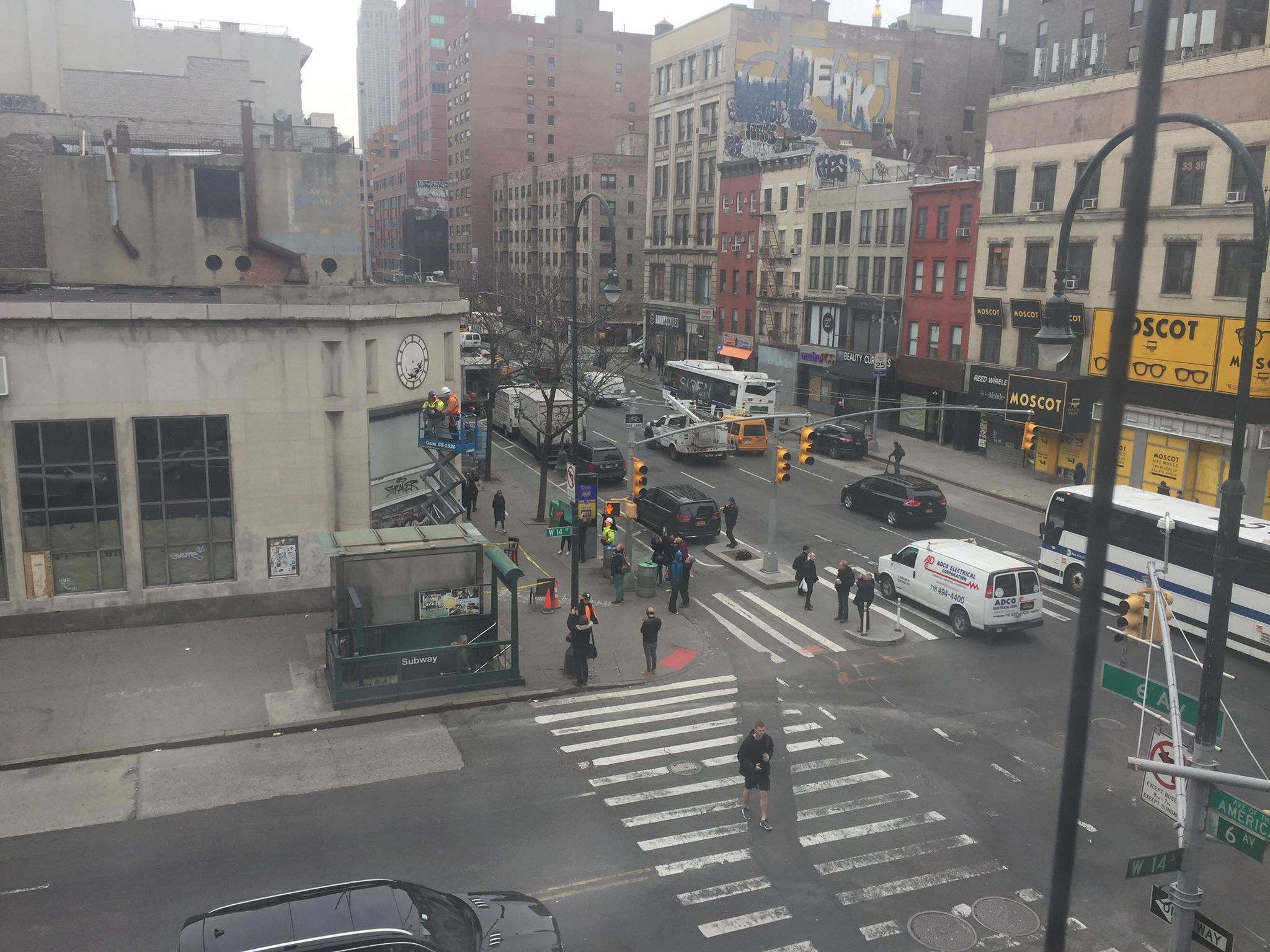 Локальные новости: Как Нью-Йорк то ли воюет с Бэнкси, то ли обожает его.  Или удивительная история одного граффити рис 3