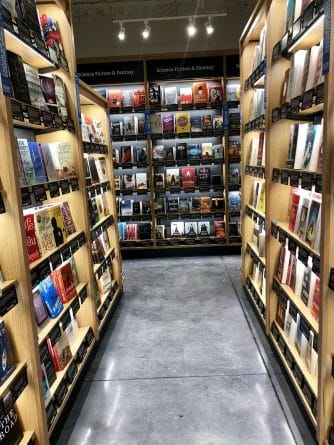 Бизнес: Amazon открыл первый книжный магазин в Джорджтауне