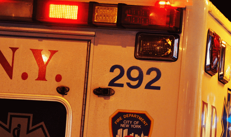 Происшествия: Автомобиль врезался в группу пешеходов в Бруклине: 4 человека ранено