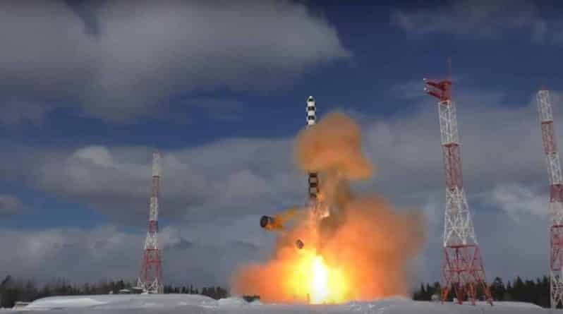 В мире: В России испытали новую баллистическую ракету «Сармат»