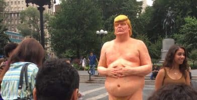 Афиша: Статуя обнаженного Трампа уйдет с молотка в Нью-Джерси рис 2