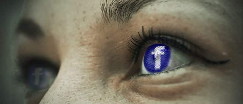 Полезное: Facebook предложил новую услугу в США и извинился за видео для взрослых в ленте