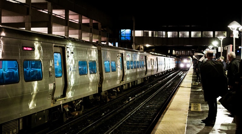 Локальные новости: На время снежного шторма в Нью-Йорке запустят «алкогольные поезда»