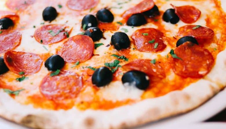 Закон и право: Полиция просит перестать заказывать пиццу с пепперони, набирая 911