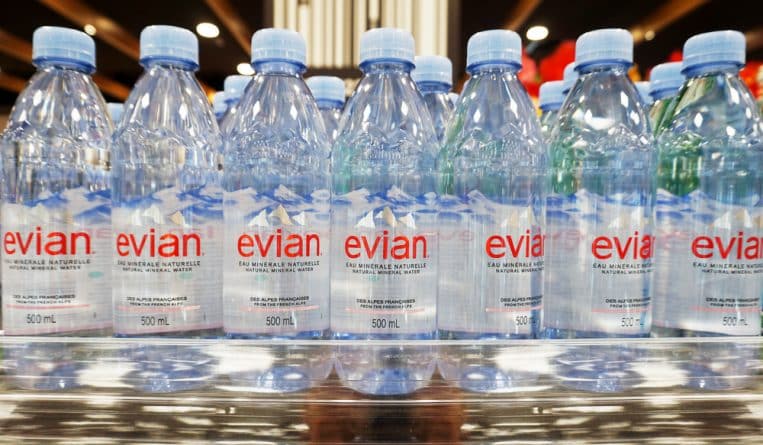 Здоровье: В бутилированной воде ведущих производителей нашли микропластик. Это опасно?
