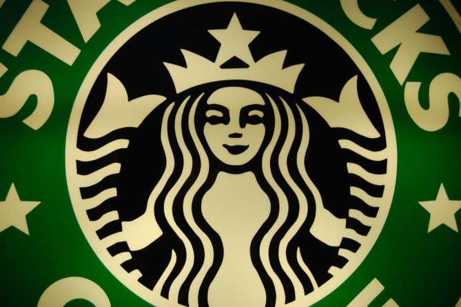 Бизнес: Starbucks временно закроет 8 тысяч точек в США из-за расового скандала