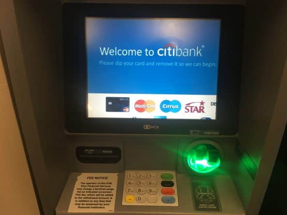 Локальные новости: Пара преступников обокрала пользователей нью-йоркских банкоматов