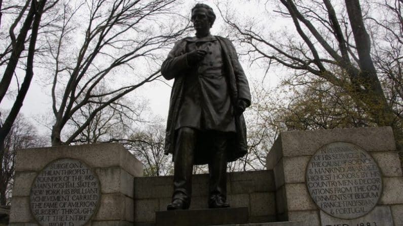 Локальные новости: В Центральном парке снесут статую врача, проводившего эксперименты на рабынях