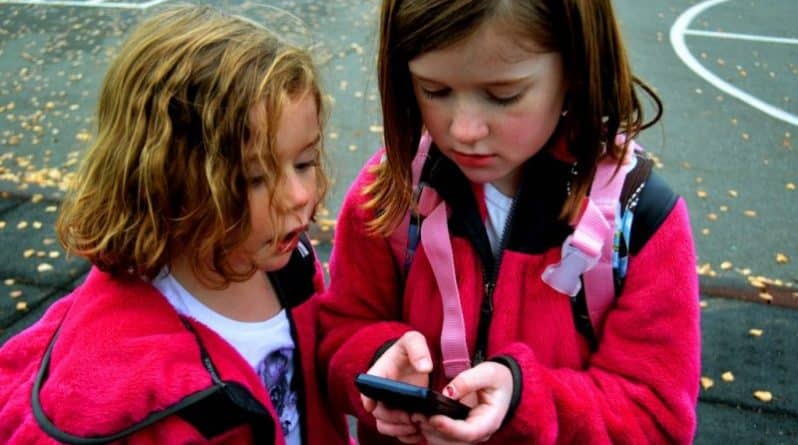 Полезное: Запрет на мобильные телефоны в школах США: за и против