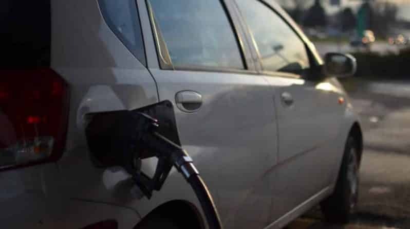 Экономика и финансы: Авто-лето 2018: водителям придется платить больше за бензин