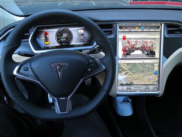 Технологии: У автомобилей Tesla электроника как у истребителей F-35