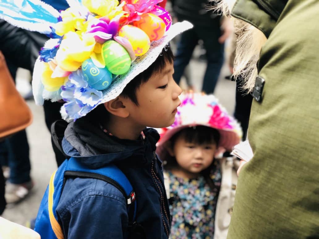 Афиша: Пасхальный парад шляп в Нью-Йорке: фотоотчет рис 4